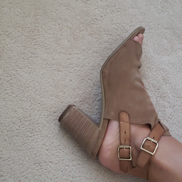 Leather heels - Picture 5 of 5